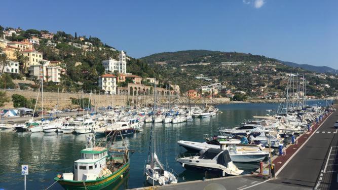 Appartamento Villa Rita A 100 M Dal Mare! Vallecrosia Exterior photo